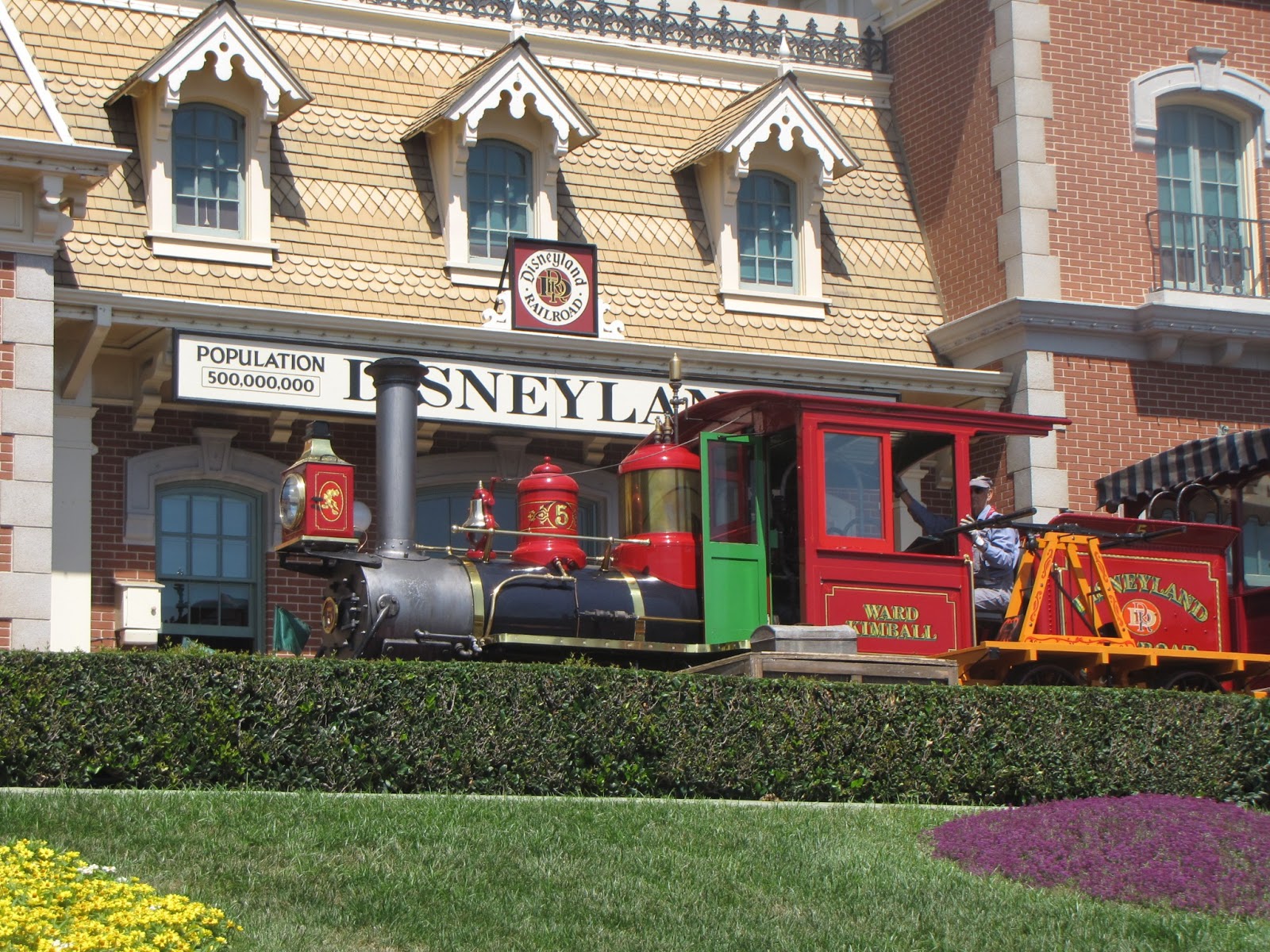 Fun Fact Friday: Top 5 Facts About The Disneyland Railroad - Babes In ...