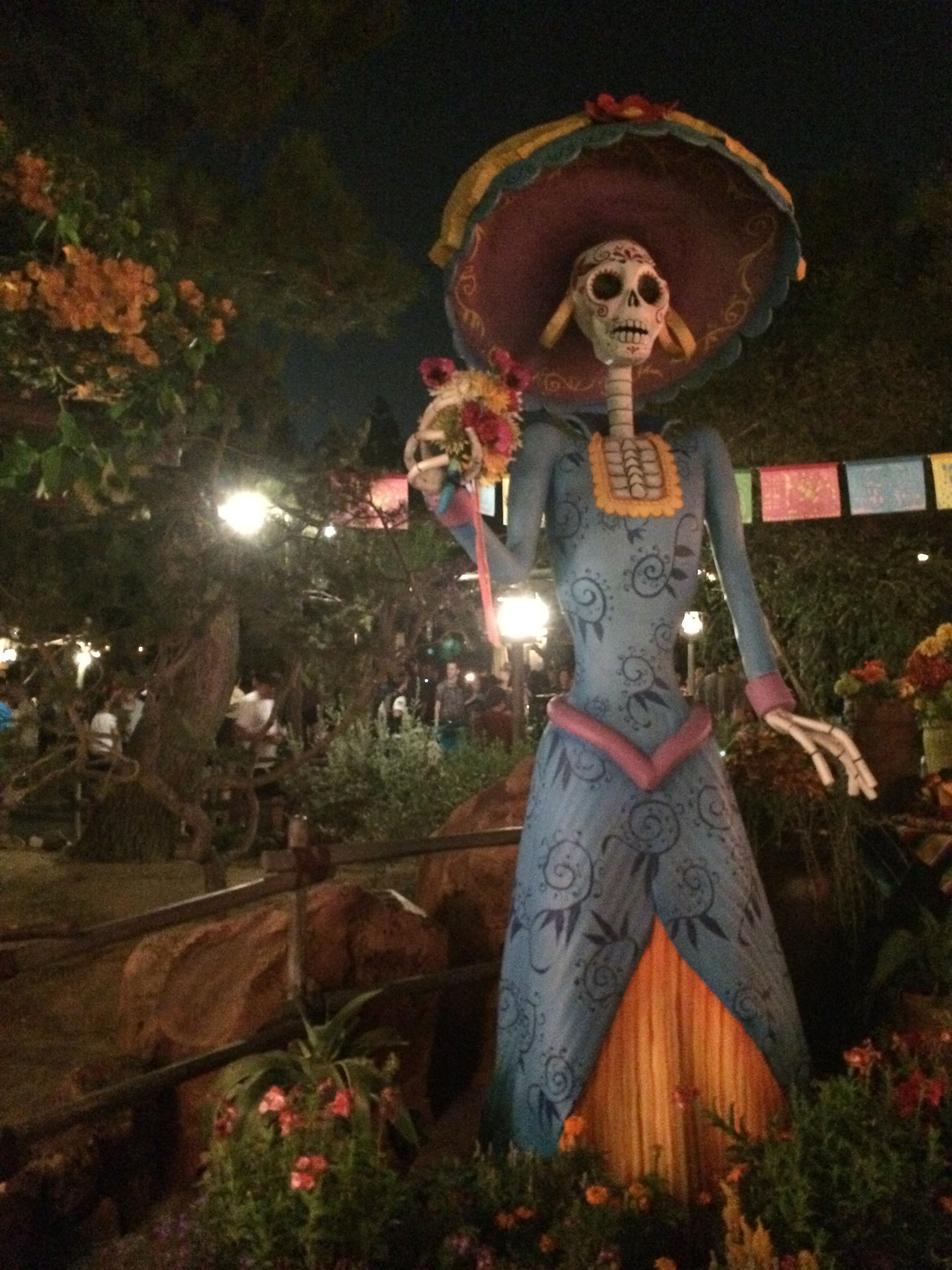 Celebrate Dia De Los Muertos at The Disneyland Resort - Babes in Disneyland